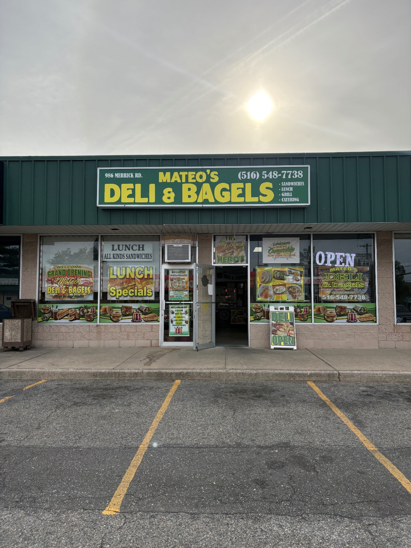 Mateo's Deli & Bagels storefront on Merrick Rd
